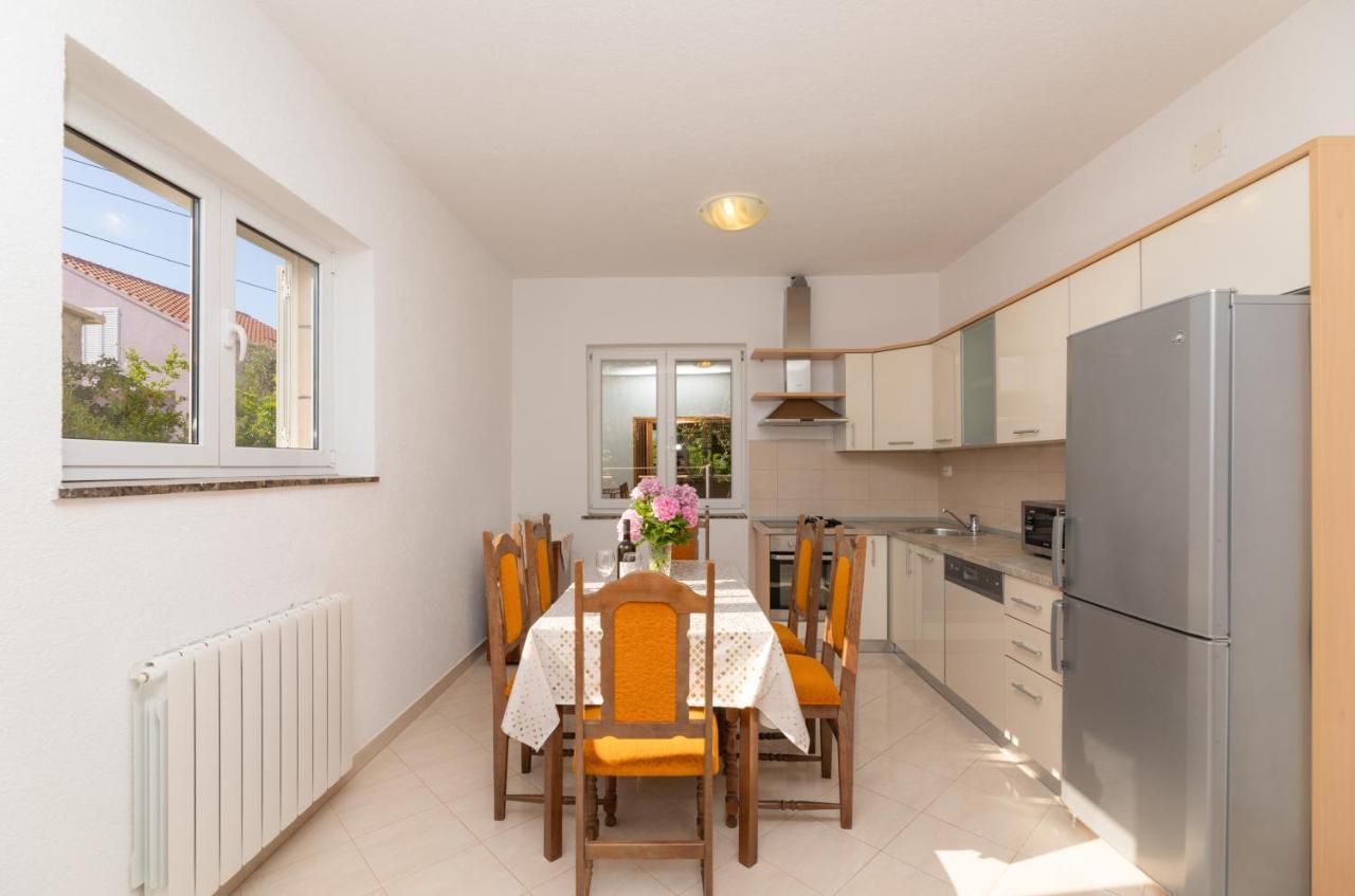 Ella Apartment Supetar