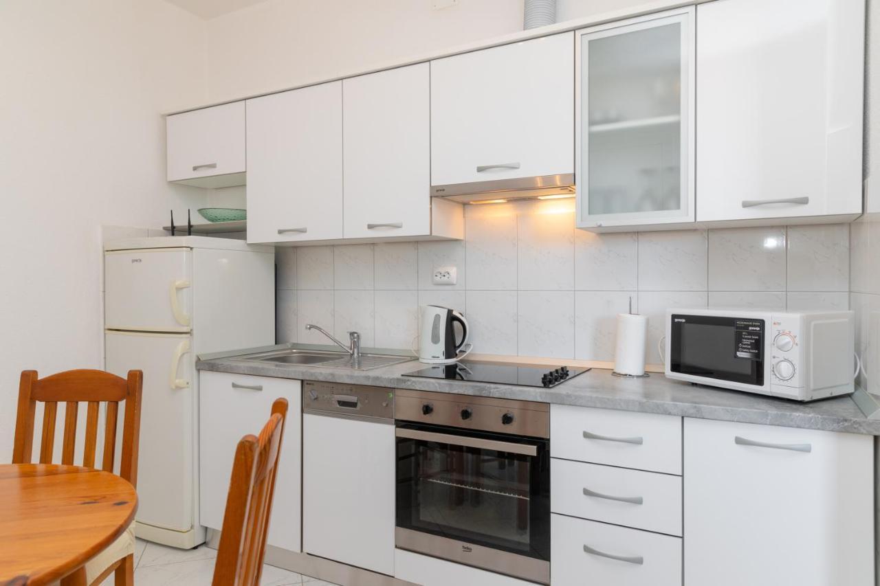 Ella Apartment *